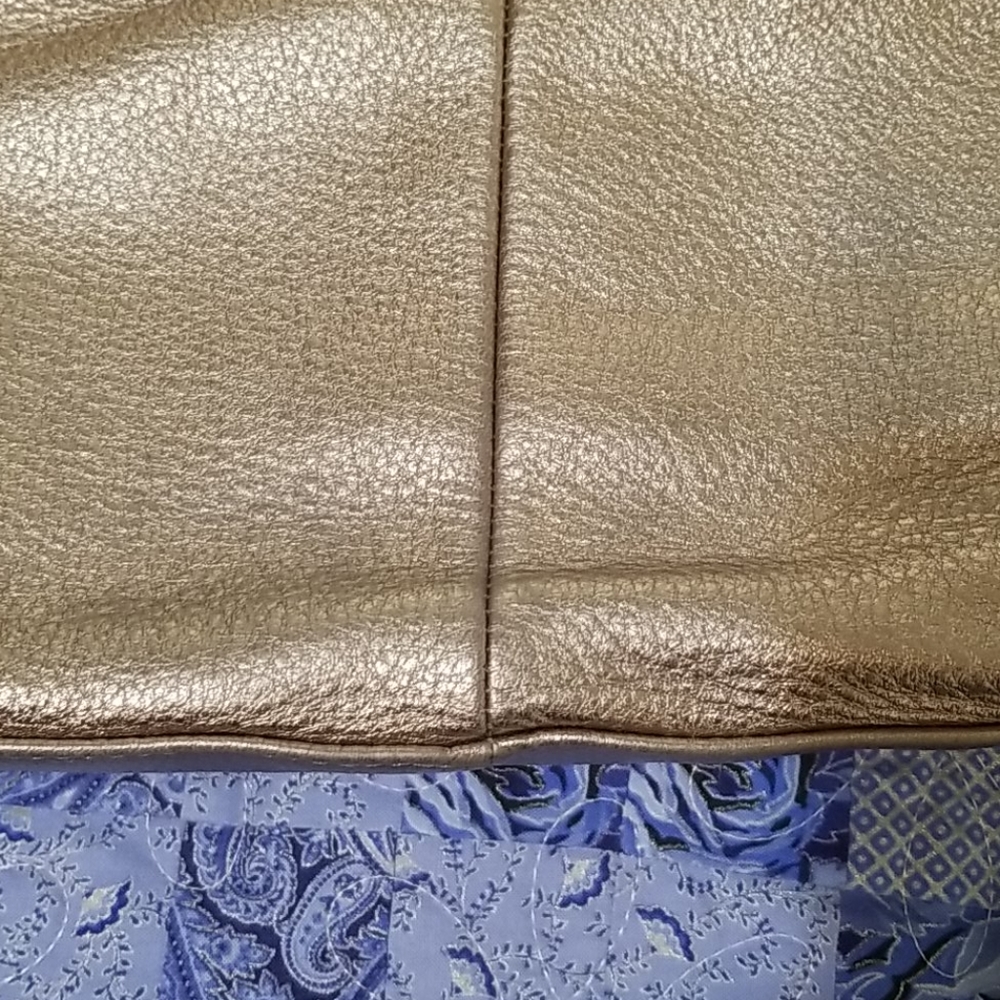 B. Makowsky gold purse. - Picture 10 of 15